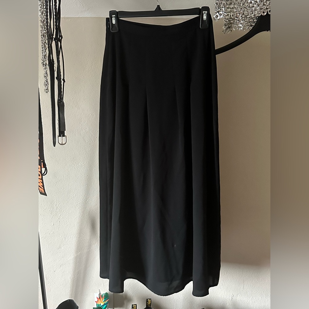 PLEATED SLIT LEG MAXI SKIRT